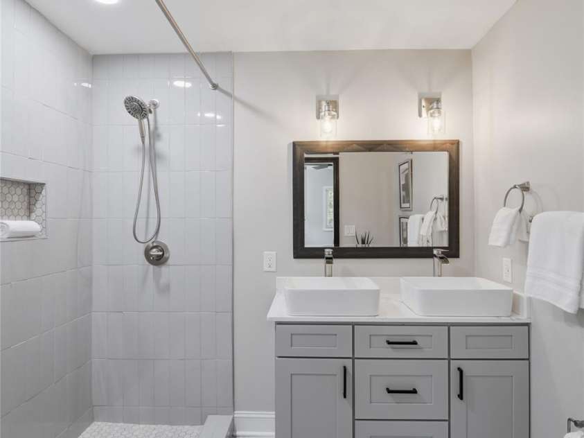 1715 Washington Avenue, Charlotte, NC 28216.  MLS# CAR4386799, YatesRealty ID 27246. 
