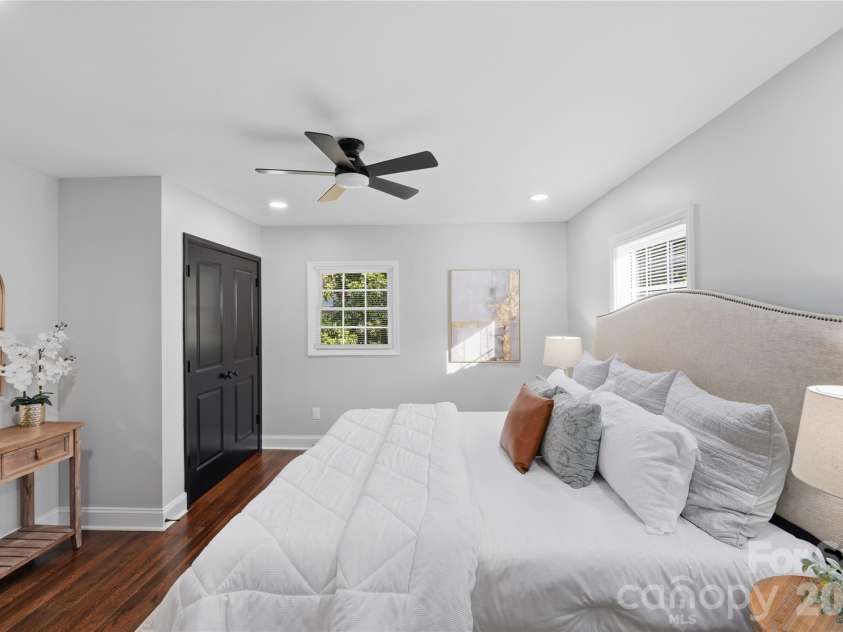 1715 Washington Avenue, Charlotte, NC 28216.  MLS# CAR4386799, YatesRealty ID 27246. 