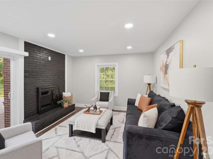 1715 Washington Avenue, Charlotte, NC 28216.  MLS# CAR4386799, YatesRealty ID 27246. 