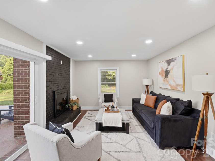 1715 Washington Avenue, Charlotte, NC 28216.  MLS# CAR4386799, YatesRealty ID 27246. 