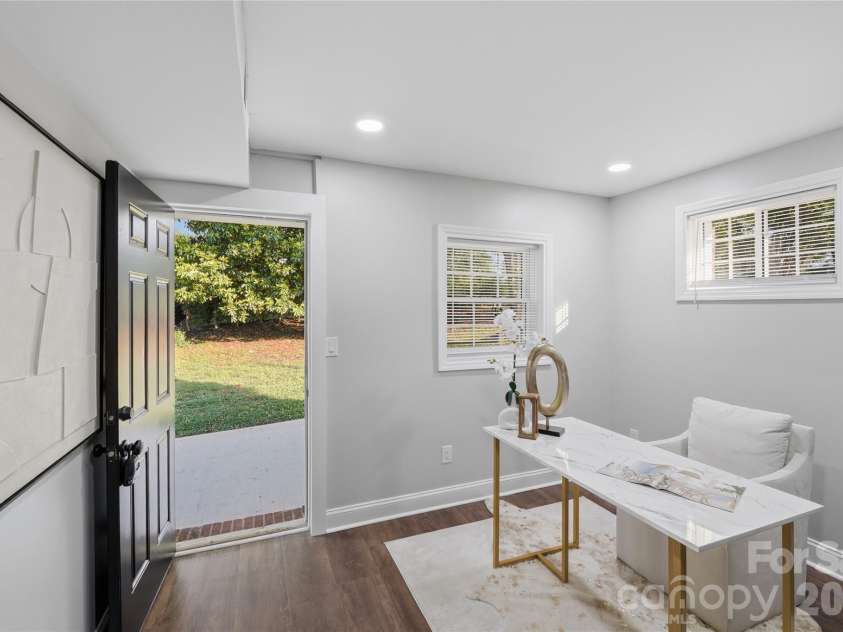 1715 Washington Avenue, Charlotte, NC 28216.  MLS# CAR4386799, YatesRealty ID 27246. 
