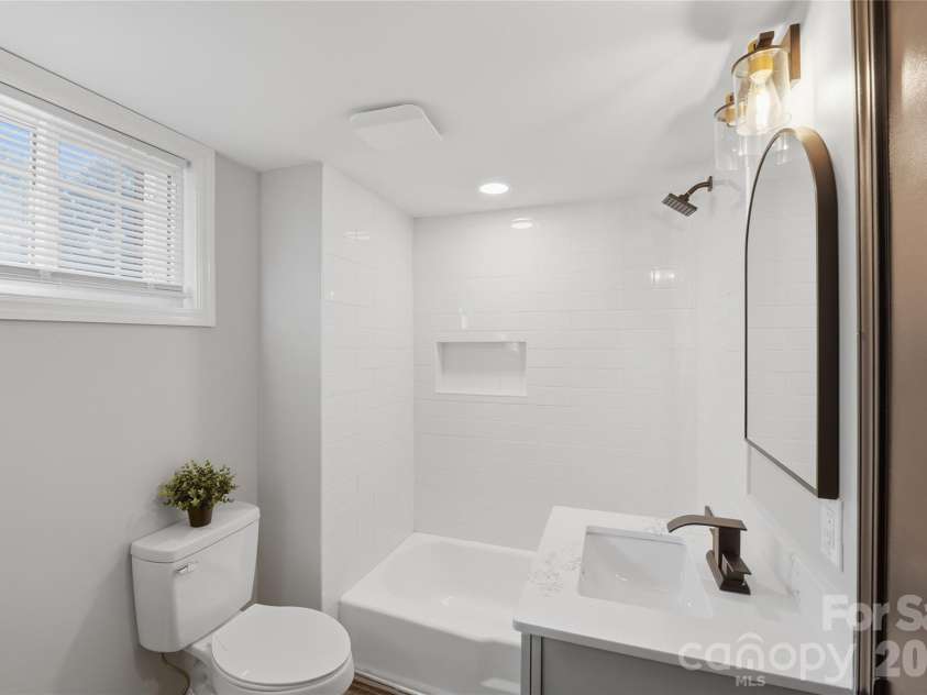 1715 Washington Avenue, Charlotte, NC 28216.  MLS# CAR4386799, YatesRealty ID 27246. 