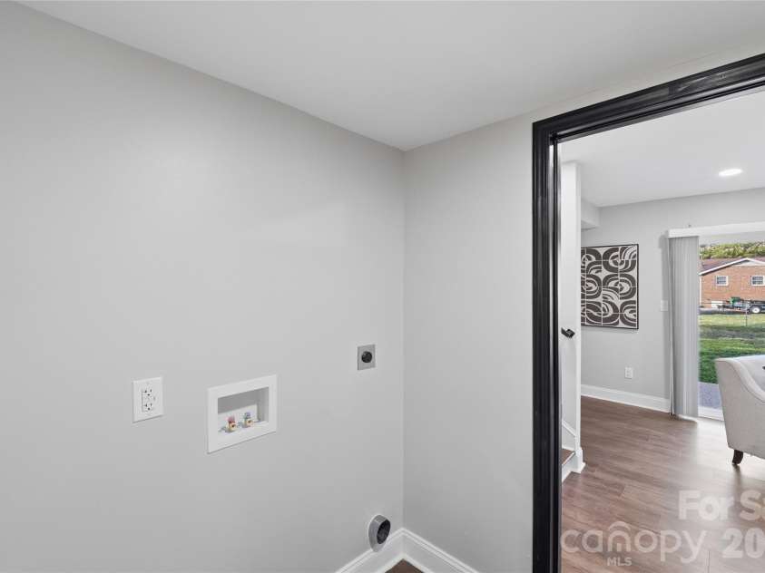 1715 Washington Avenue, Charlotte, NC 28216.  MLS# CAR4386799, YatesRealty ID 27246. 