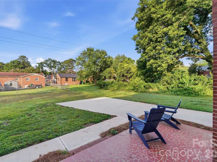 1715 Washington Avenue, Charlotte, NC 28216.  MLS# CAR4386799, YatesRealty ID 27246. 