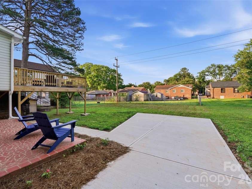 1715 Washington Avenue, Charlotte, NC 28216.  MLS# CAR4386799, YatesRealty ID 27246. 