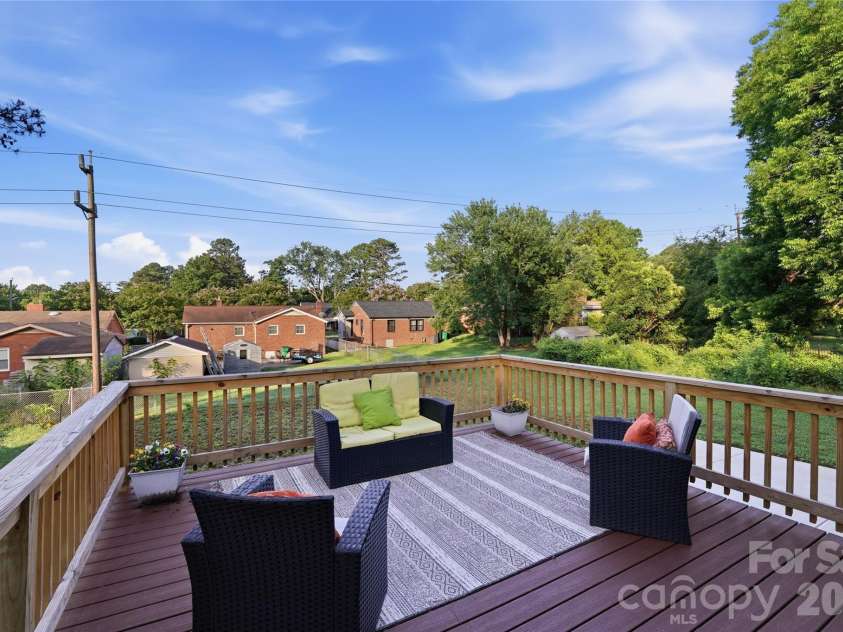 1715 Washington Avenue, Charlotte, NC 28216.  MLS# CAR4386799, YatesRealty ID 27246. 