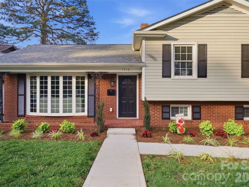 1715 Washington Avenue, Charlotte, NC 28216.  MLS# CAR4386799, YatesRealty ID 27246. 