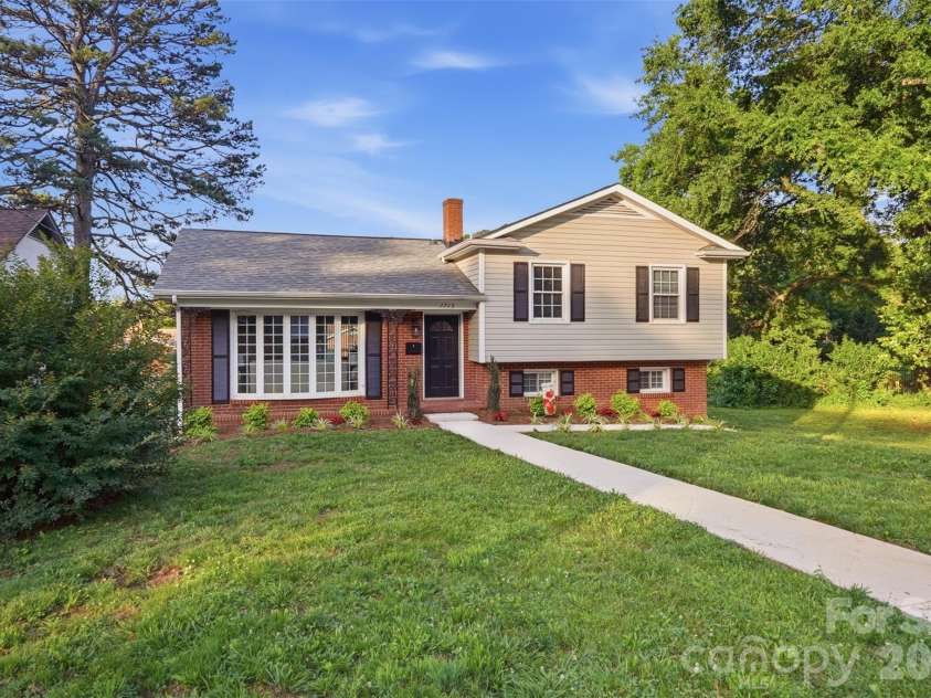 1715 Washington Avenue, Charlotte, NC 28216.  MLS# CAR4386799, YatesRealty ID 27246. 