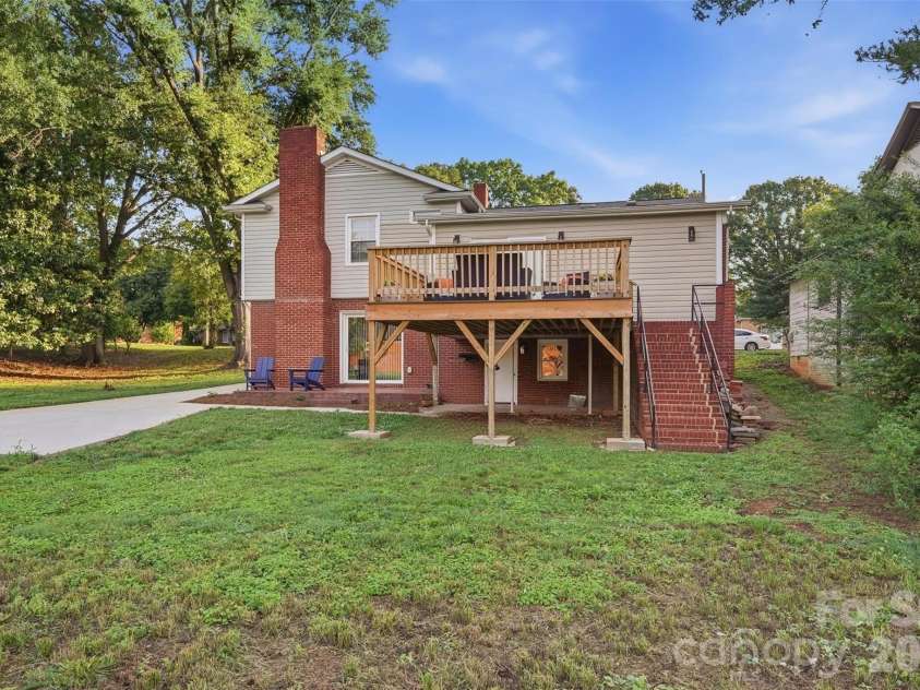 1715 Washington Avenue, Charlotte, NC 28216.  MLS# CAR4386799, YatesRealty ID 27246. 