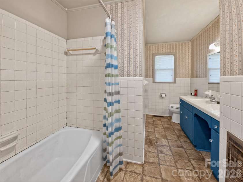 135 Hazelwood Drive, Forest City, NC 28043.  MLS# CAR4383443, YatesRealty ID 27247. 
