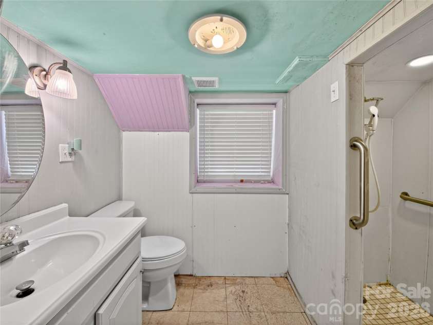 135 Hazelwood Drive, Forest City, NC 28043.  MLS# CAR4383443, YatesRealty ID 27247. 