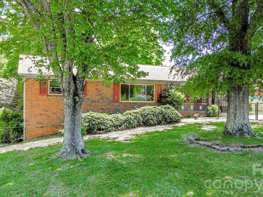 135 Hazelwood Drive, Forest City, NC 28043.  MLS# CAR4383443, YatesRealty ID 27247. 