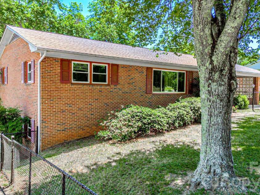 135 Hazelwood Drive, Forest City, NC 28043.  MLS# CAR4383443, YatesRealty ID 27247. 