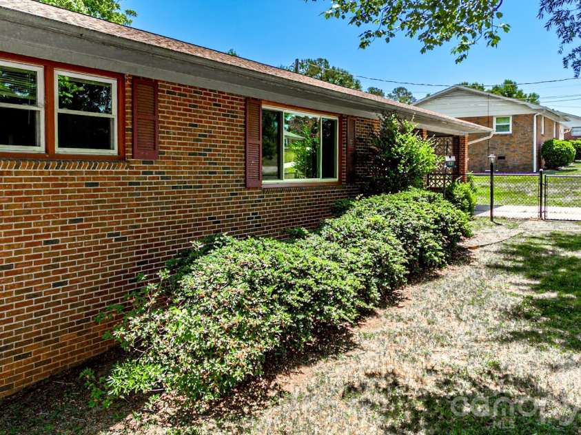 135 Hazelwood Drive, Forest City, NC 28043.  MLS# CAR4383443, YatesRealty ID 27247. 