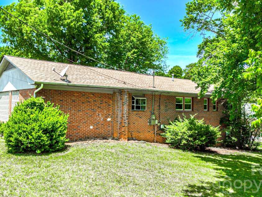 135 Hazelwood Drive, Forest City, NC 28043.  MLS# CAR4383443, YatesRealty ID 27247. 