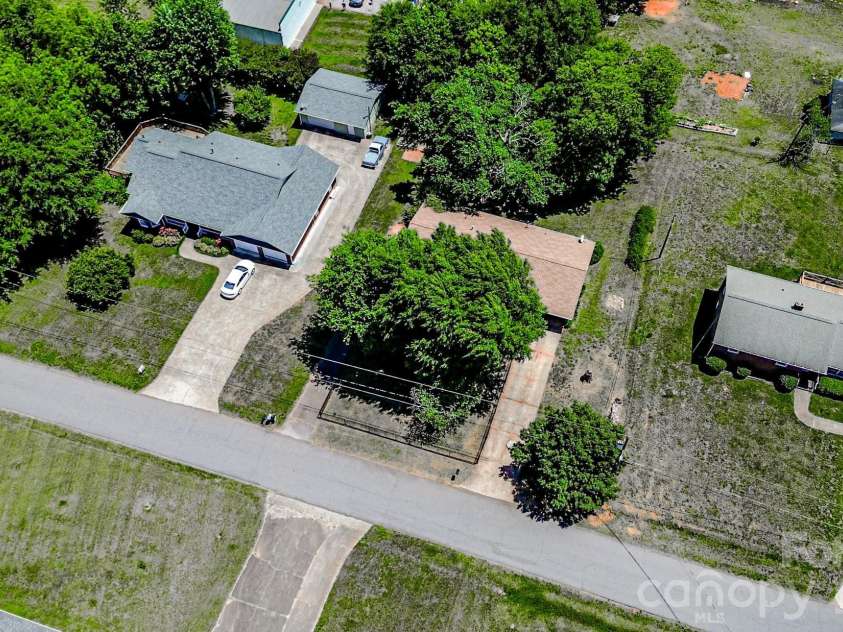 135 Hazelwood Drive, Forest City, NC 28043.  MLS# CAR4383443, YatesRealty ID 27247. 