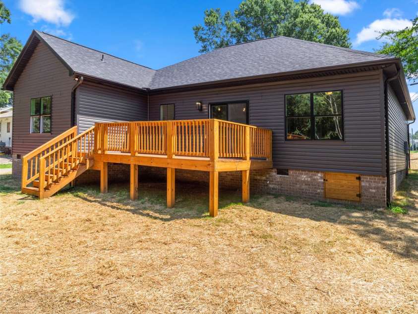 299 Collingswood Drive, Concord, NC 28027.  MLS# CAR4278657, YatesRealty ID 27247. Right Rear