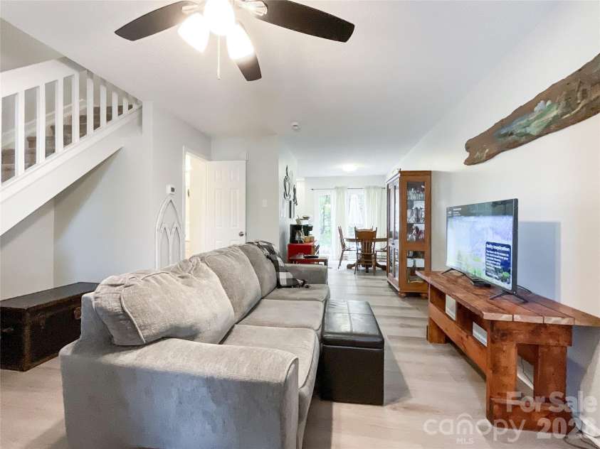 7841 Petrea Lane, Charlotte, NC 28227.  MLS# CAR4386132, YatesRealty ID 27248. 