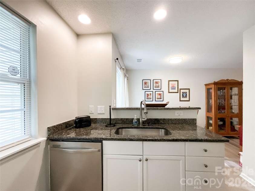 7841 Petrea Lane, Charlotte, NC 28227.  MLS# CAR4386132, YatesRealty ID 27248. 