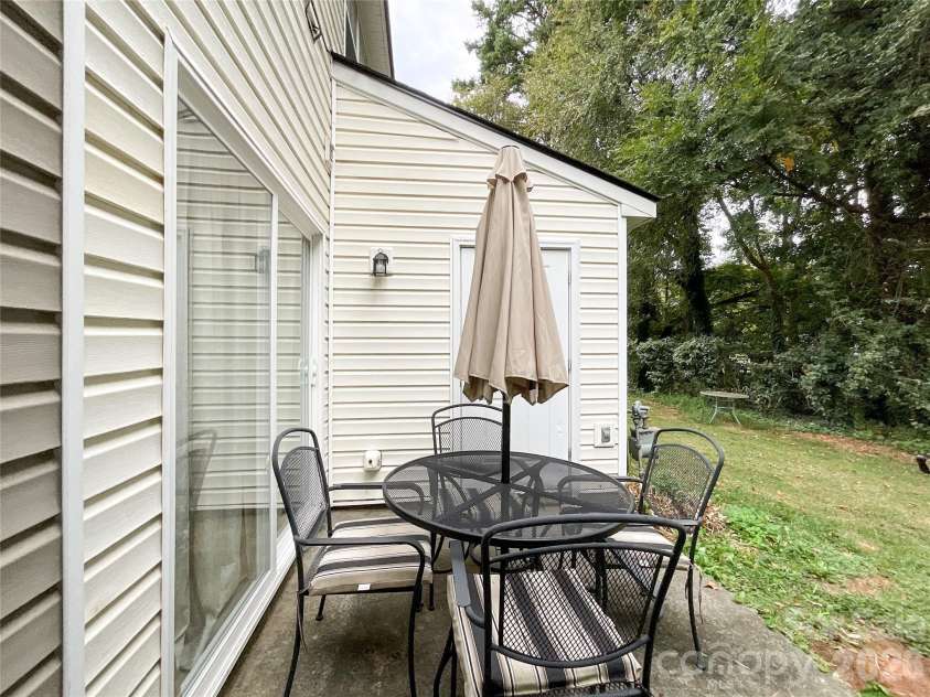 7841 Petrea Lane, Charlotte, NC 28227.  MLS# CAR4386132, YatesRealty ID 27248. 