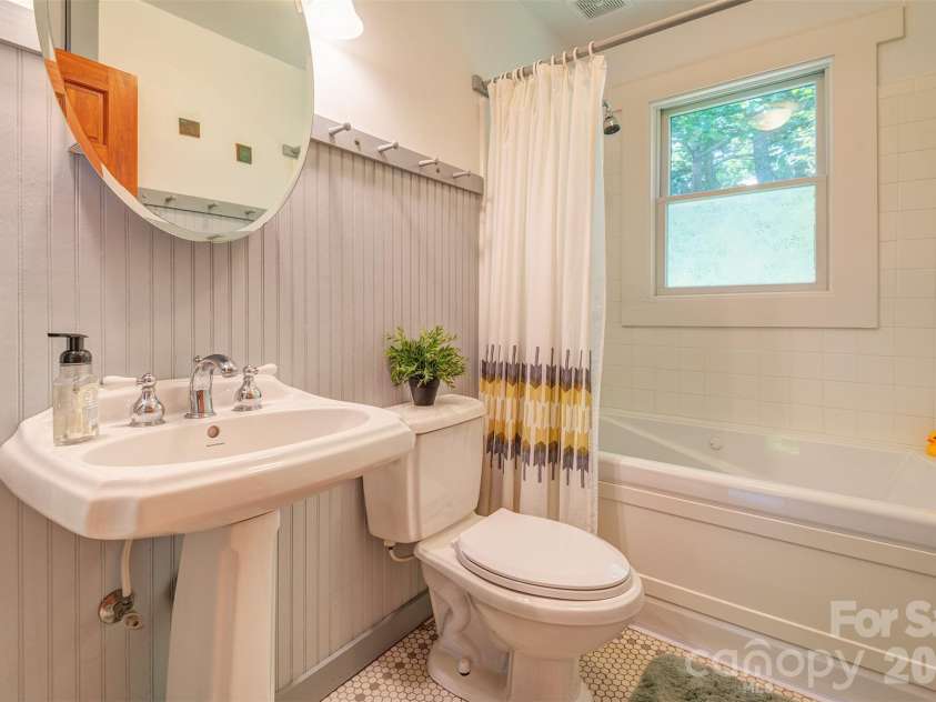 136 Graveyard Road, Fairview, NC 28730.  MLS# CAR4387672, YatesRealty ID 27249. 