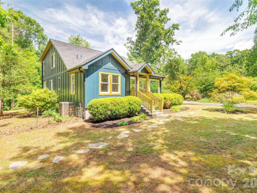 136 Graveyard Road, Fairview, NC 28730.  MLS# CAR4387672, YatesRealty ID 27249. 