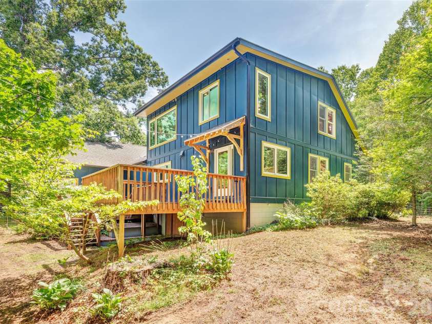 136 Graveyard Road, Fairview, NC 28730.  MLS# CAR4387672, YatesRealty ID 27249. 