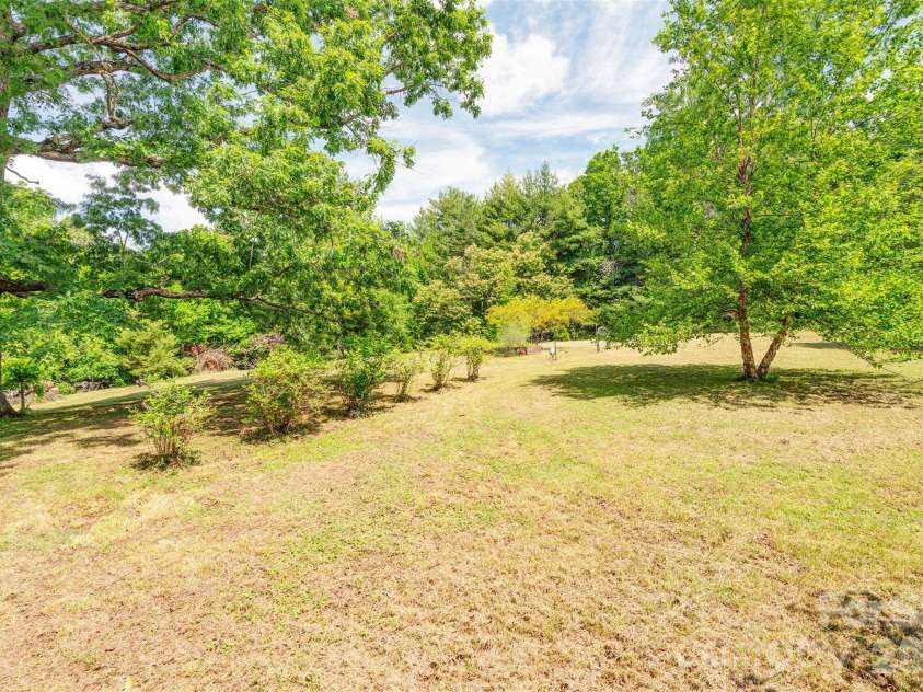 136 Graveyard Road, Fairview, NC 28730.  MLS# CAR4387672, YatesRealty ID 27249. 