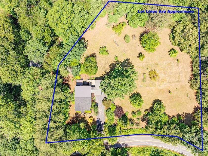 136 Graveyard Road, Fairview, NC 28730.  MLS# CAR4387672, YatesRealty ID 27249. Approx Lot lines