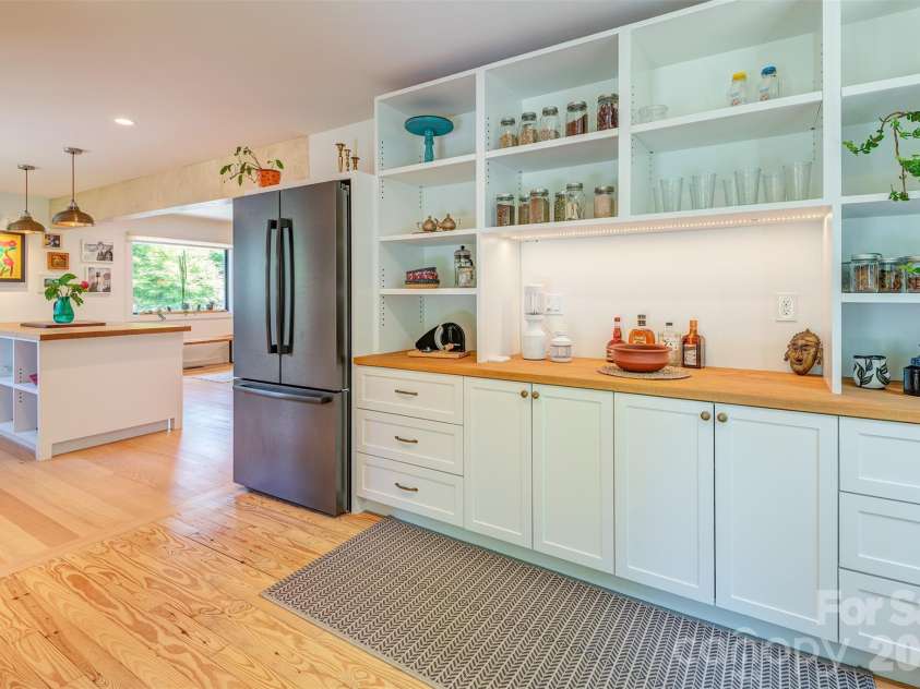 136 Graveyard Road, Fairview, NC 28730.  MLS# CAR4387672, YatesRealty ID 27249. Coffee Bar, Pantry, Storage 