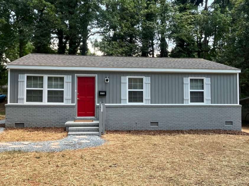 2501 Thornton Road, Charlotte, NC 28208.  MLS# CAR4283254, YatesRealty ID 27253. 