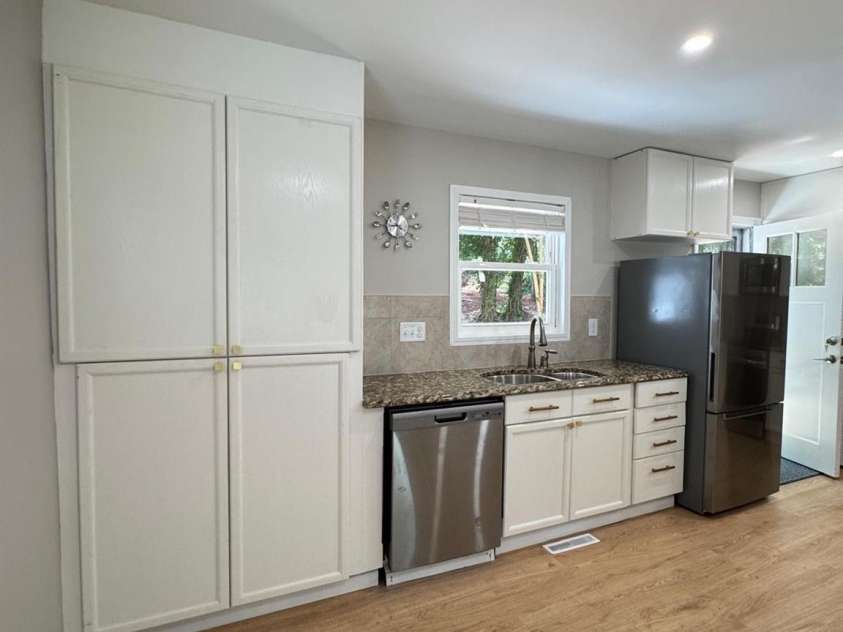 2501 Thornton Road, Charlotte, NC 28208.  MLS# CAR4283254, YatesRealty ID 27253. 