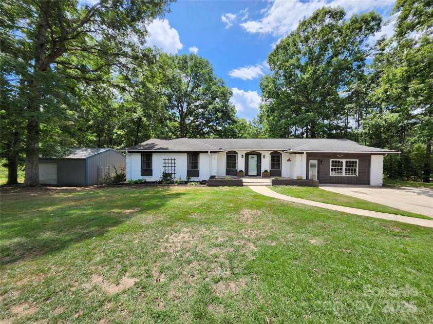 1658 Oakdale Drive, Lancaster, SC 29720.  MLS# CAR4283373, YatesRealty ID 27254. 