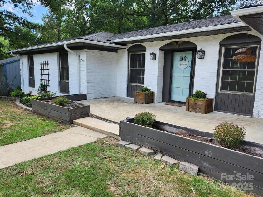 1658 Oakdale Drive, Lancaster, SC 29720.  MLS# CAR4283373, YatesRealty ID 27254. 