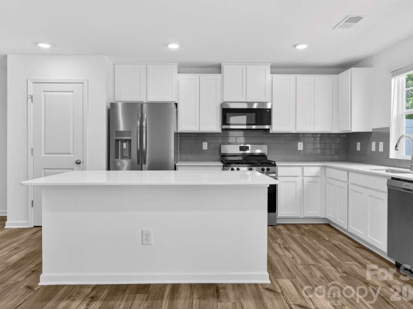 490 Sand Dunes Drive, Kannapolis, NC 28081.  MLS# CAR4371163, YatesRealty ID 27254. 