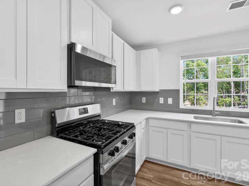 490 Sand Dunes Drive, Kannapolis, NC 28081.  MLS# CAR4371163, YatesRealty ID 27254. 