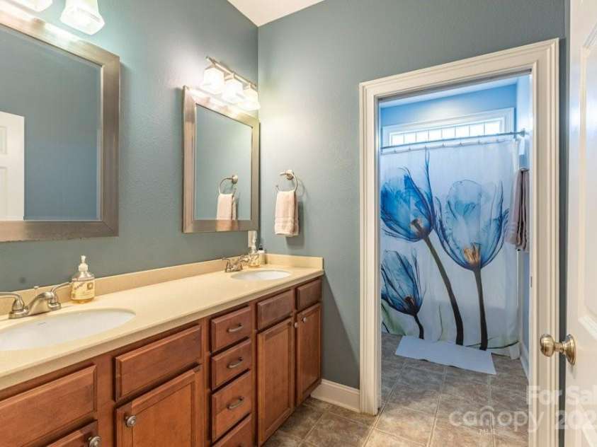 4004 3rd Court, Morganton, NC 28655.  MLS# CAR4269854, YatesRealty ID 27255. 2nd full bathroom