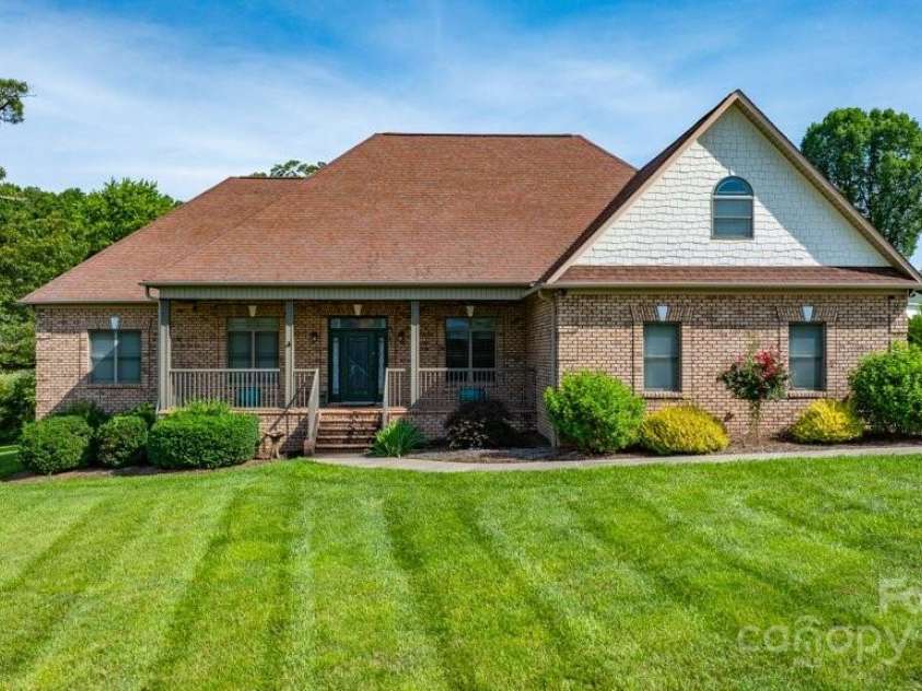 4004 3rd Court, Morganton, NC 28655.  MLS# CAR4269854, YatesRealty ID 27255. 