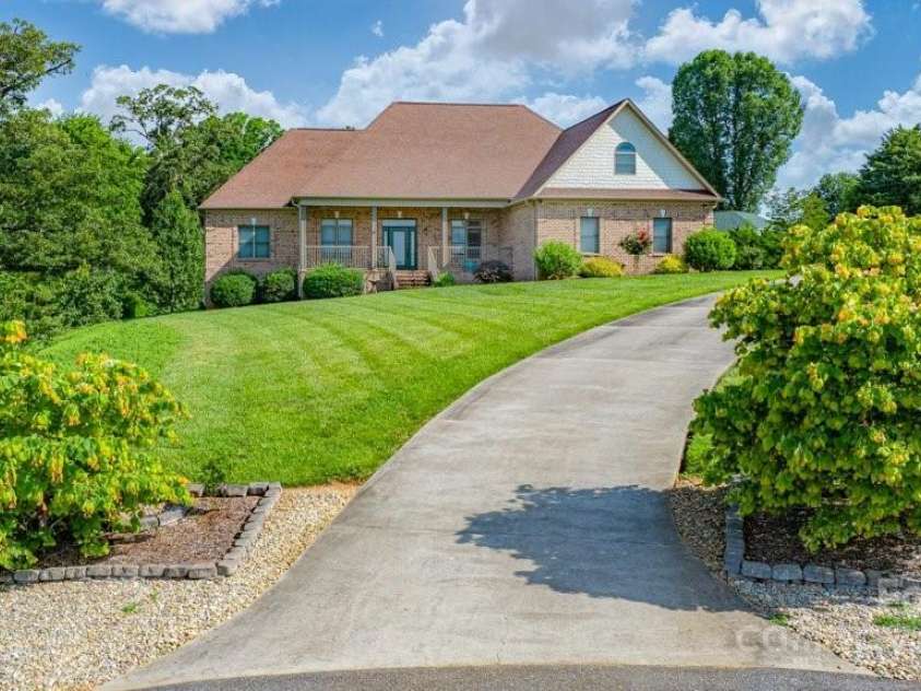 4004 3rd Court, Morganton, NC 28655.  MLS# CAR4269854, YatesRealty ID 27255. 