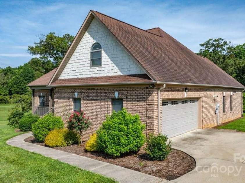 4004 3rd Court, Morganton, NC 28655.  MLS# CAR4269854, YatesRealty ID 27255. 