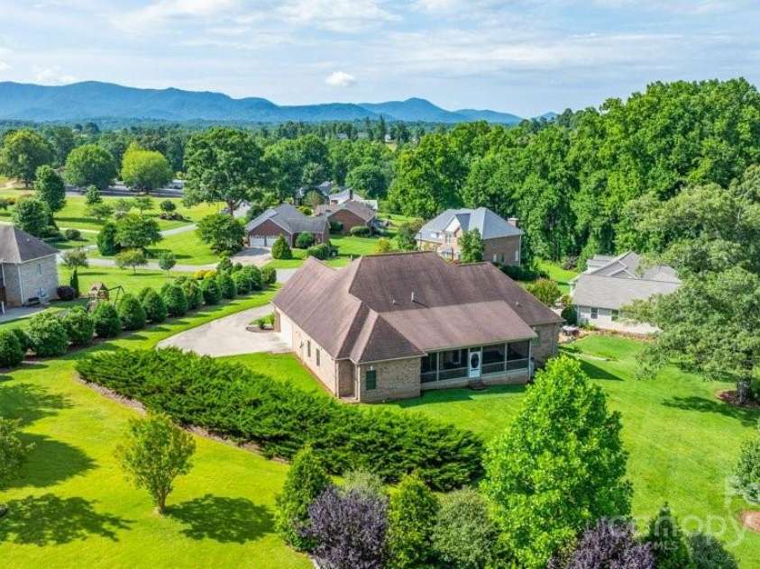 4004 3rd Court, Morganton, NC 28655.  MLS# CAR4269854, YatesRealty ID 27255. 