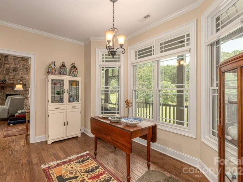 4004 3rd Court, Morganton, NC 28655.  MLS# CAR4269854, YatesRealty ID 27255. Eat - in area of kitchen