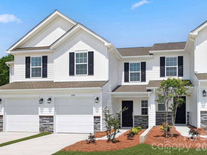 472 Sand Dunes Drive, Kannapolis, NC 28081.  MLS# CAR4387926, YatesRealty ID 27255. 