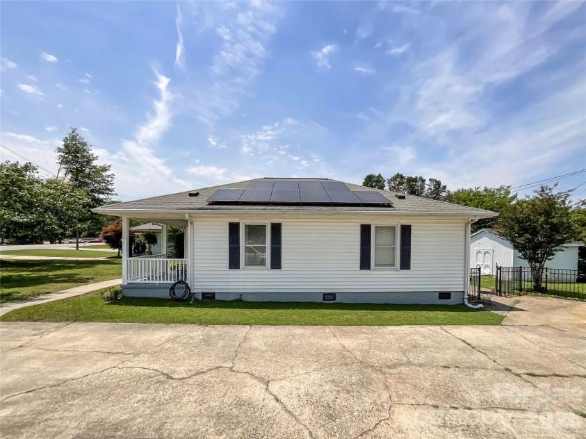 1616 Perfection Avenue, Belmont, NC 28012.  MLS# CAR4388571, YatesRealty ID 27256. 