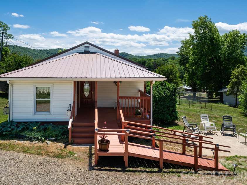 106 Aloha Circle Extension, Candler, NC 28715.  MLS# CAR4385168, YatesRealty ID 27258. 106 Aloha Cir Ext, Candler, NC