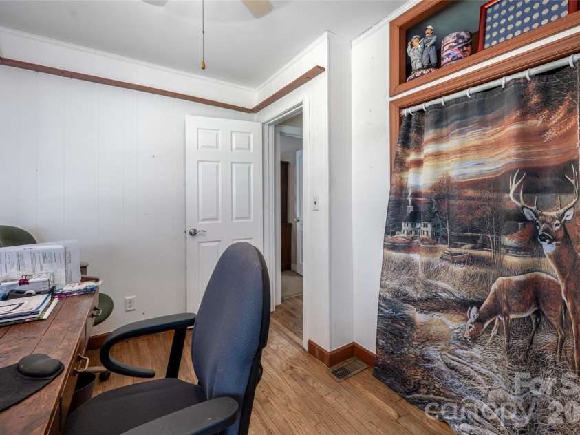 106 Aloha Circle Extension, Candler, NC 28715.  MLS# CAR4385168, YatesRealty ID 27258. 