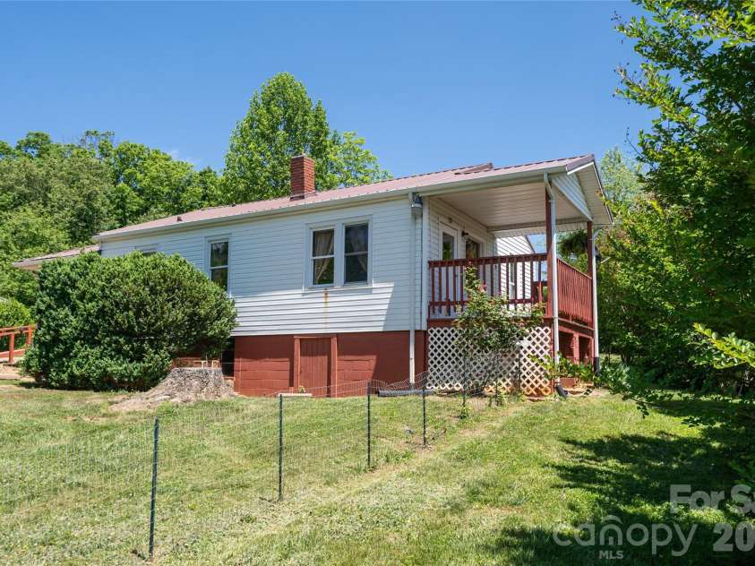 106 Aloha Circle Extension, Candler, NC 28715.  MLS# CAR4385168, YatesRealty ID 27258. BACK PORCH