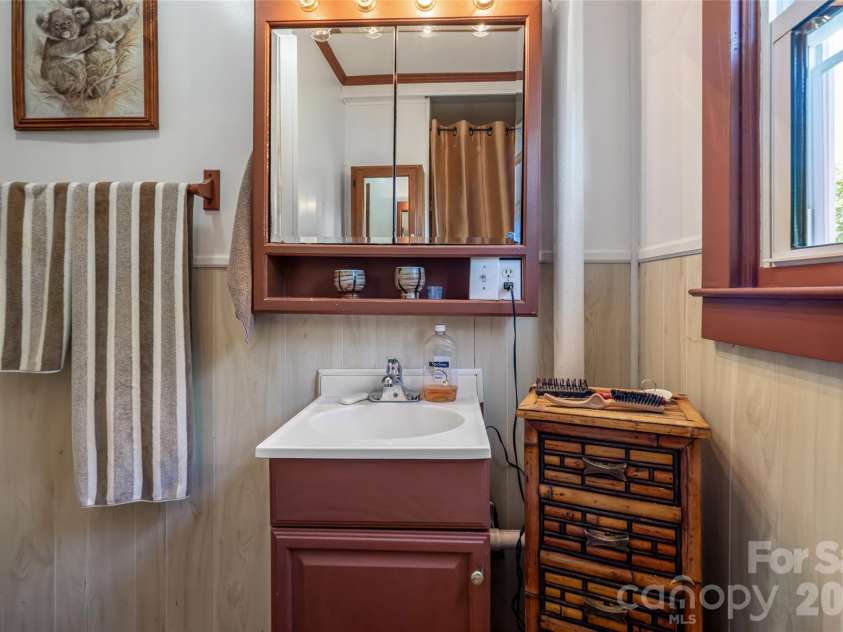 106 Aloha Circle Extension, Candler, NC 28715.  MLS# CAR4385168, YatesRealty ID 27258. Bathroom