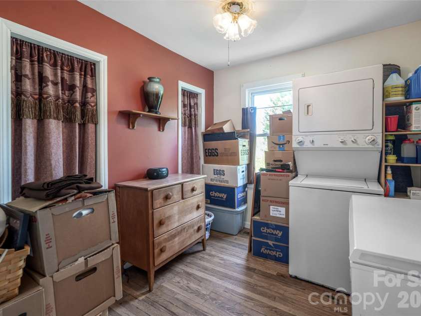 106 Aloha Circle Extension, Candler, NC 28715.  MLS# CAR4385168, YatesRealty ID 27258. Bonus Room. Stackable washer and dryer can be moved to basement hookups