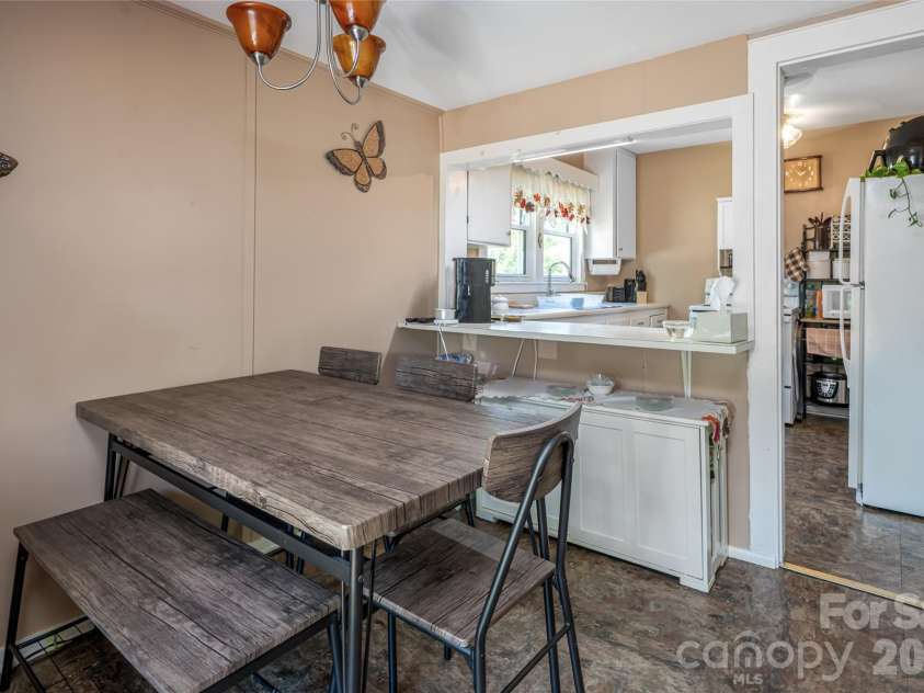 106 Aloha Circle Extension, Candler, NC 28715.  MLS# CAR4385168, YatesRealty ID 27258. Dining Area